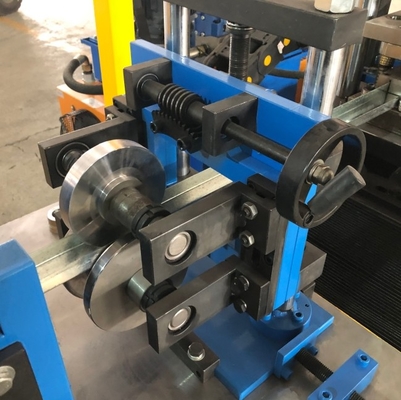 ماشین شکل گیری رول پروفایل فلزی U با سوراخ های رولینگ