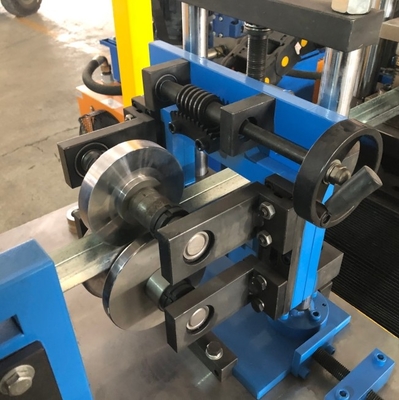 ماشین شکل گیری رول پروفایل فلزی U با سوراخ های رولینگ